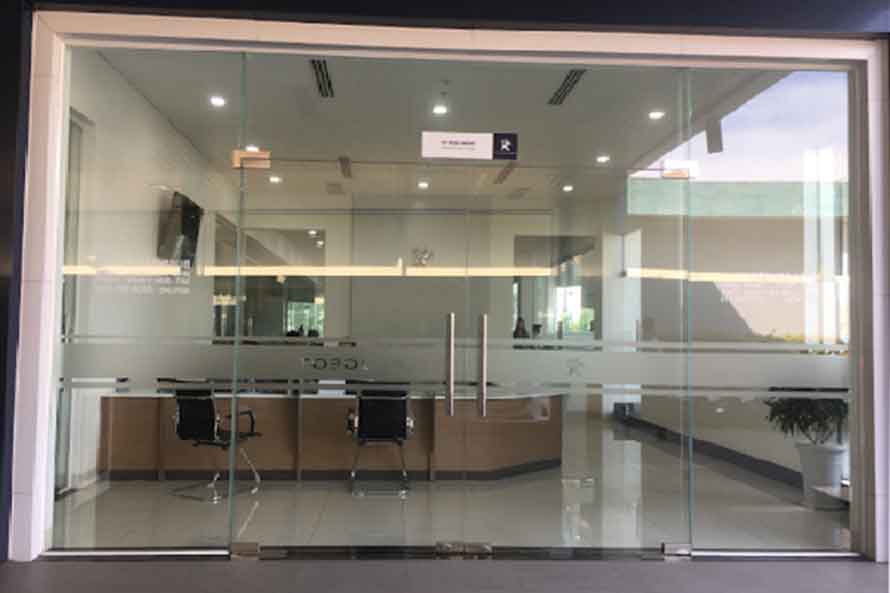 Kẹp ty cửa thủy lực 1