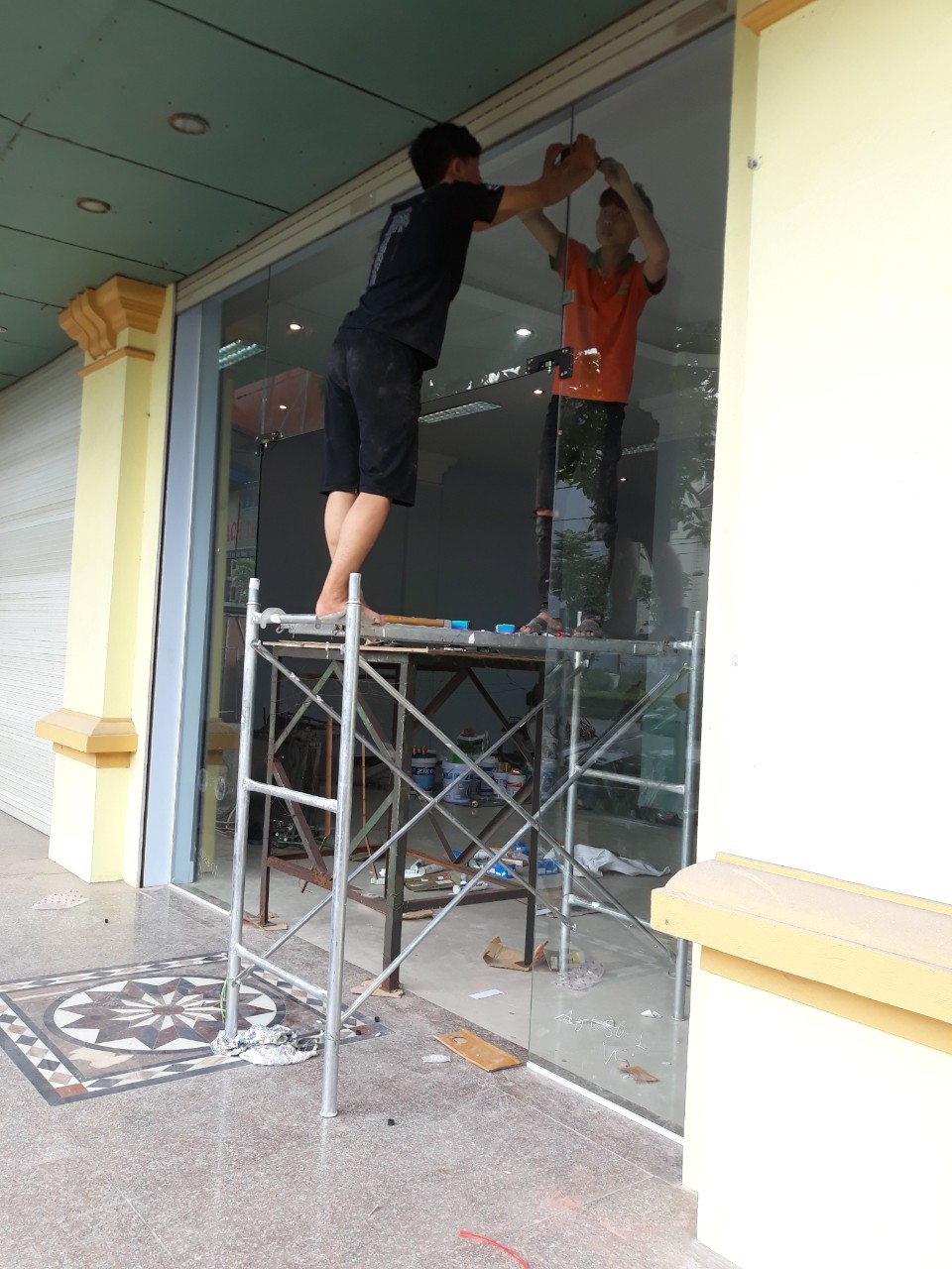 Đặc điểm nổi bật của tay nắm âm cửa kính cường lực 3 Tay nắm âm cửa kính cường lực 1