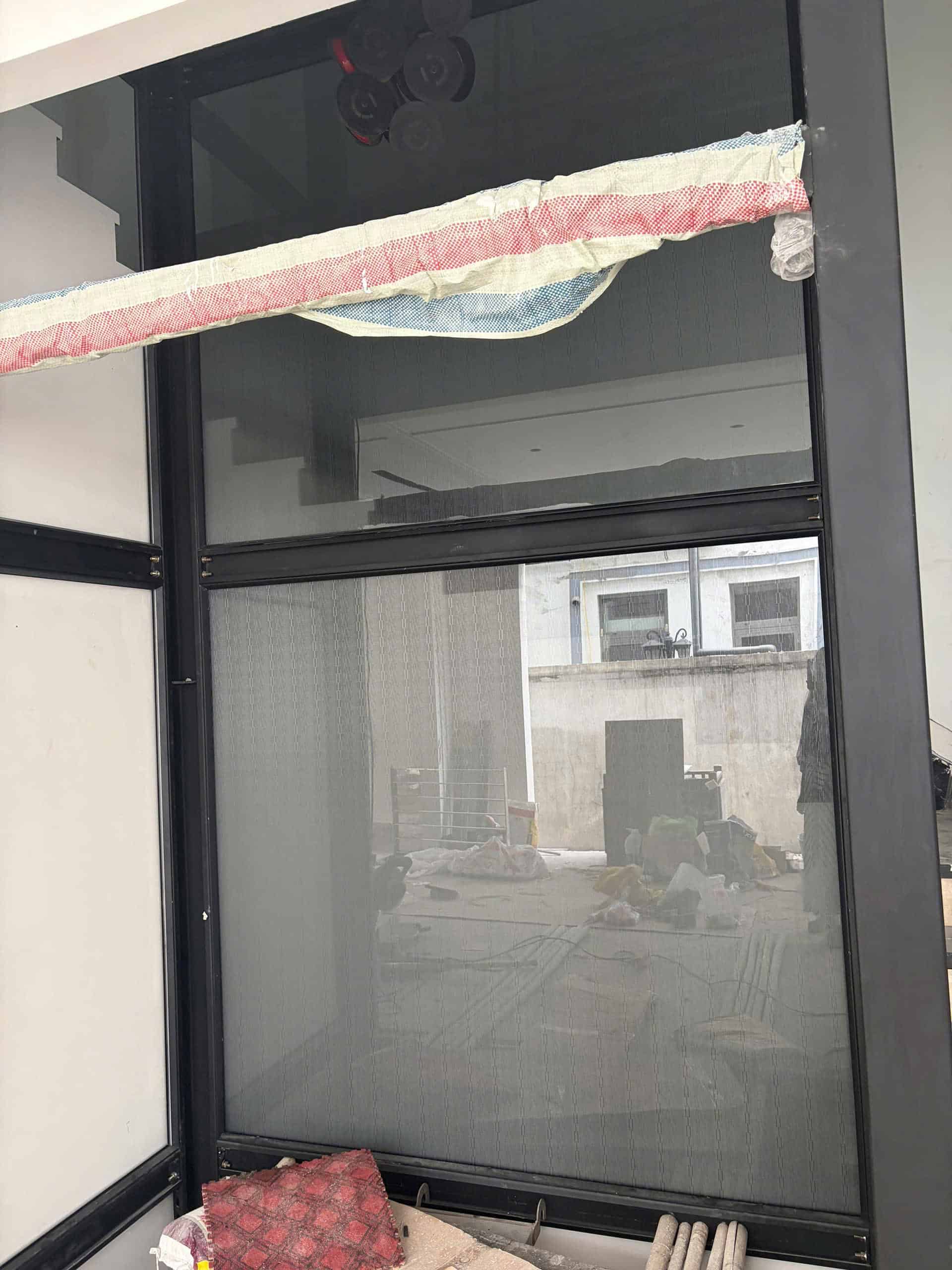 Kính Ép Lụa Thang Máy – Giải Pháp Trang Trí Cao Cấp Cho Cabin Thang Máy Hiện Đại 6 kính ép lụa thang máy 3